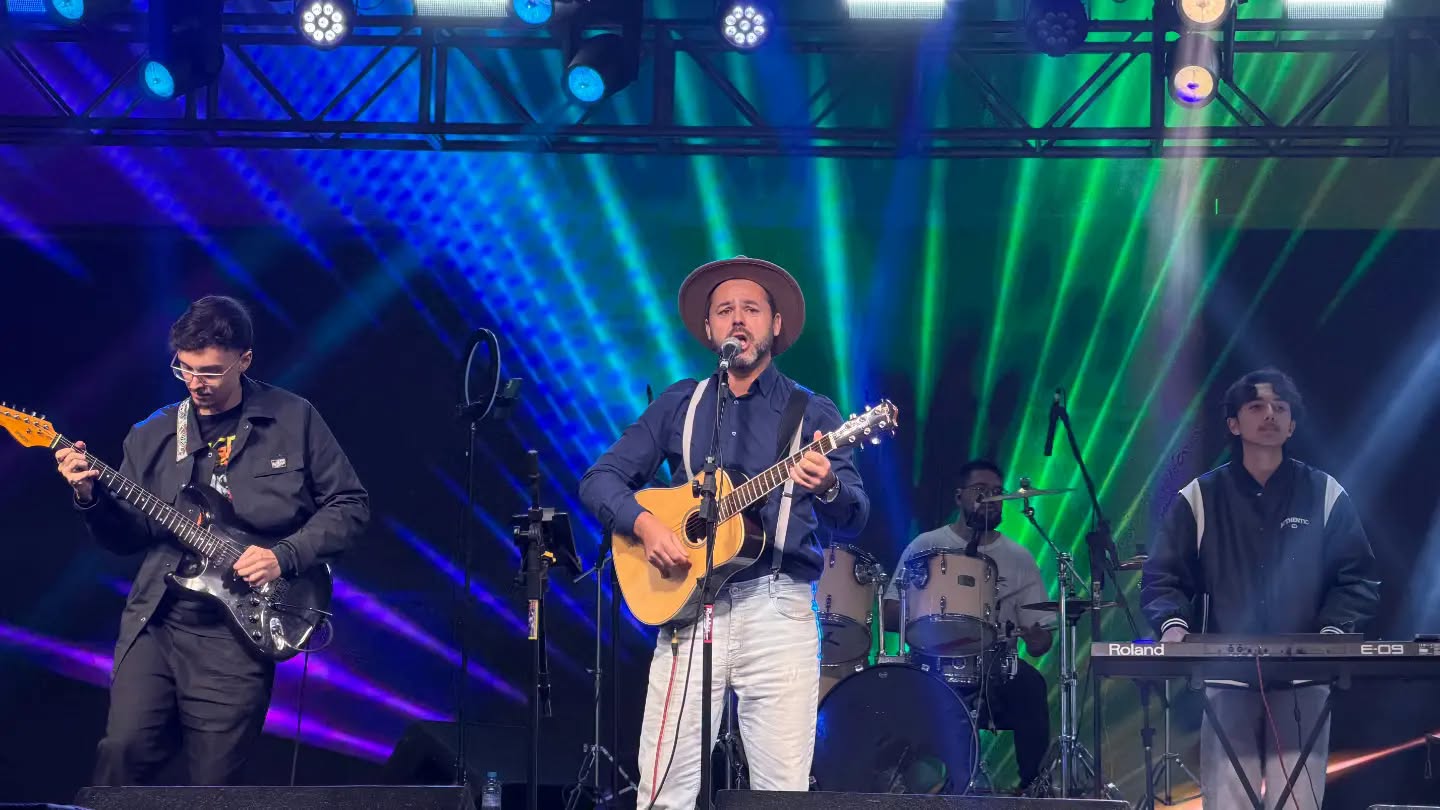 A TARDE DE DOMINGO JÁ COMEÇOU COM MUITA MÚSICA!