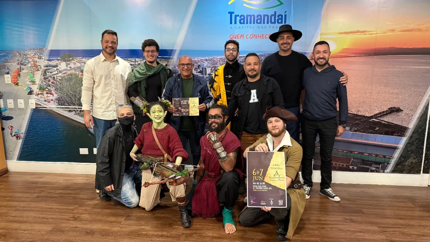 Na tarde desta quarta-feira (13/05), o prefeito Juarezinho recebeu em seu gabinete integrantes do Clã Presas de Ébano, que estiveram na Prefeitura para divulgar e oficializar o convite para a Feira Medieval – Acampamento Presas de Ébano, evento que será realizado nos dias 6 e 7 de junho, na Escola Estadual Assis Brasil.