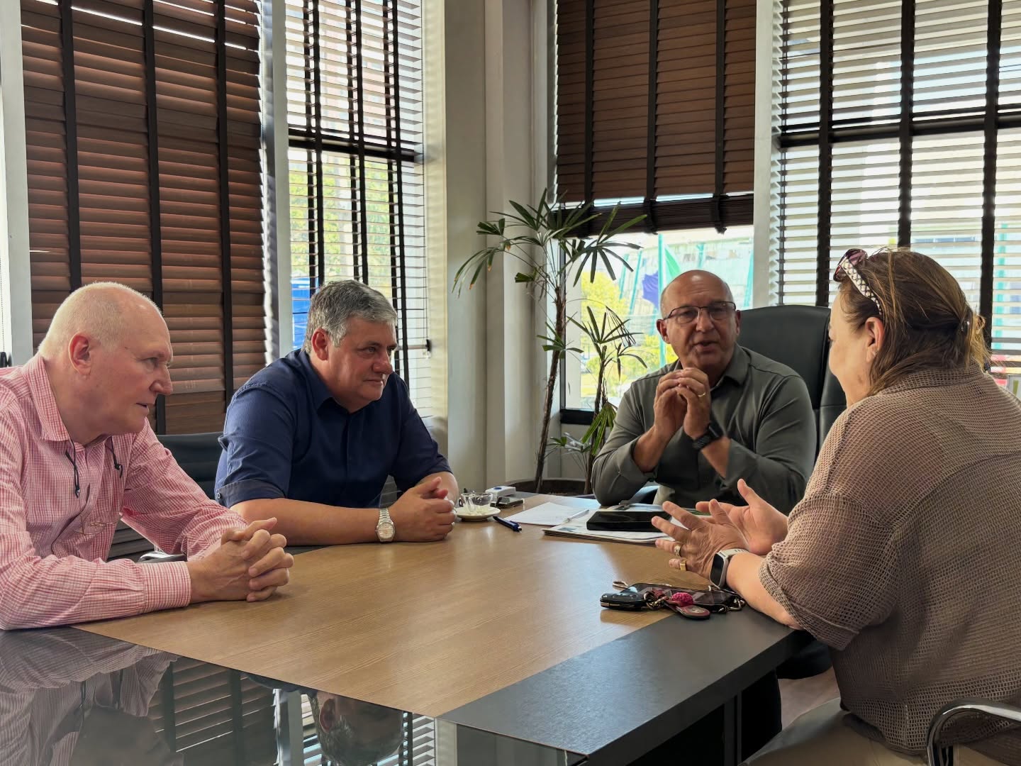 MAIS UMA TARDE DE GABINETE ABERTO POR AQUI! 