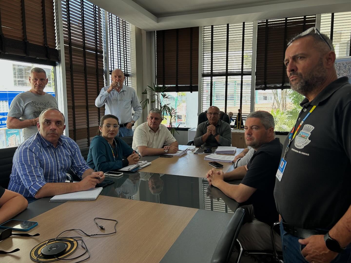REUNIÃO NO GABINETE DO PREFEITO SOBRE OBRAS DA CORSAN