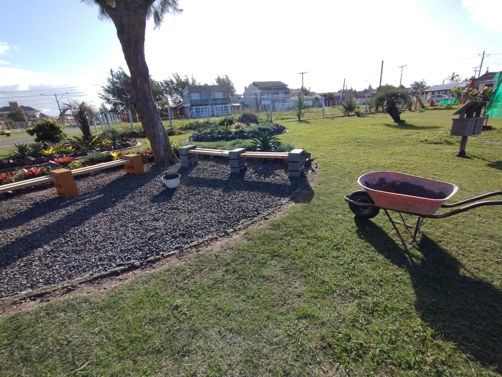 A Secretaria da Zona Sul promove manutenção e construção de novo espaço de lazer no Parque das Corujas