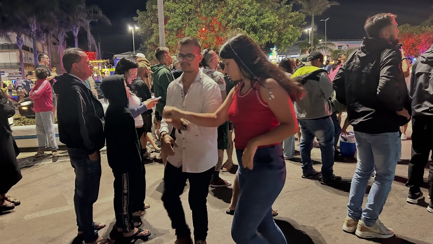 OS SHOWS DE VERÃO AGITARAM O PRIMEIRO SÁBADO DE 2026 EM TRAMANDAÍ! 