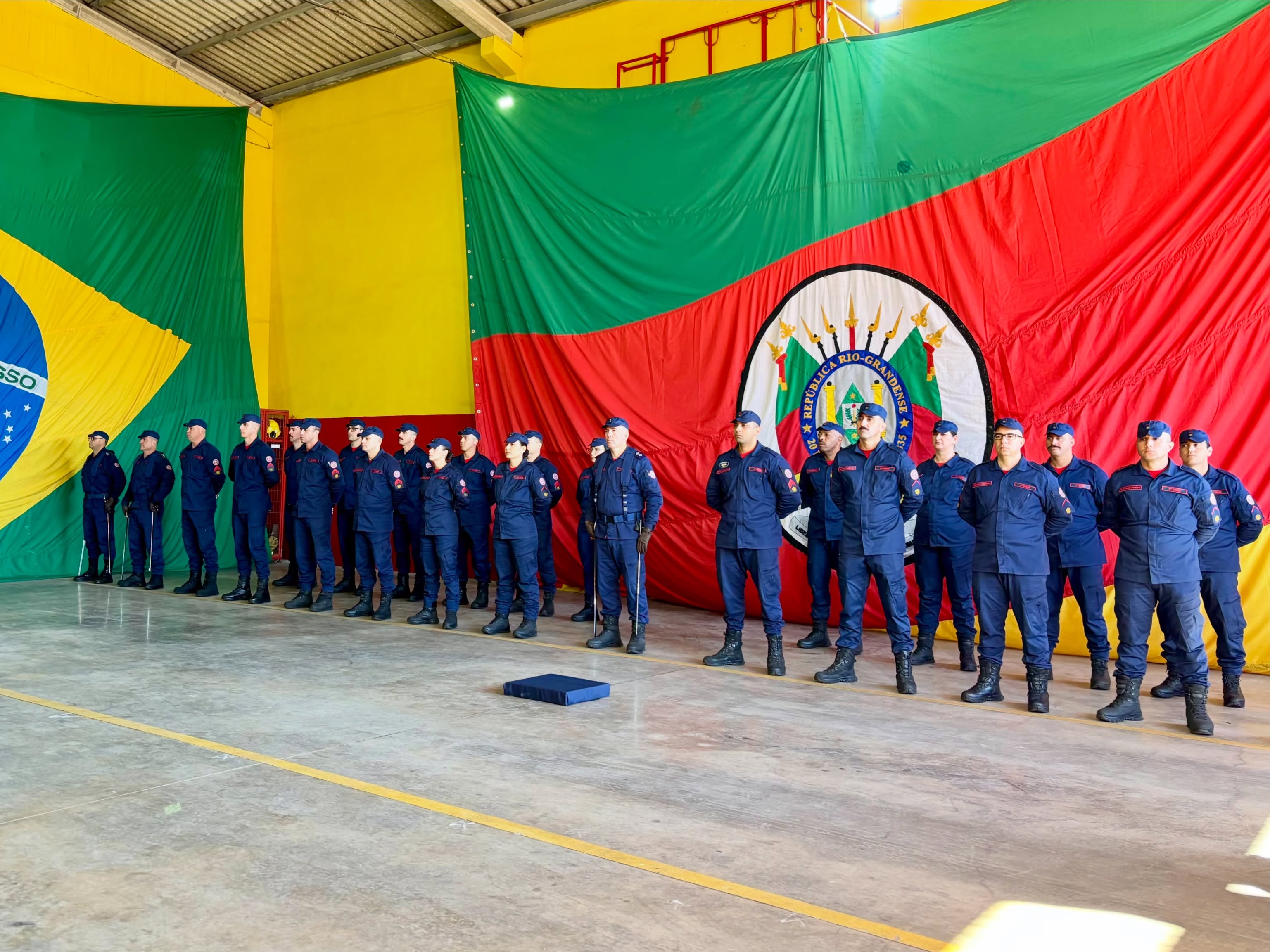 O prefeito em exercício de Tramandaí, Claudiomir da Silva Pedro, participou na manhã da última terça-feira, 16 de junho, da solenidade de Passagem de Comando do 9º Batalhão de Bombeiros Militar. Na oc