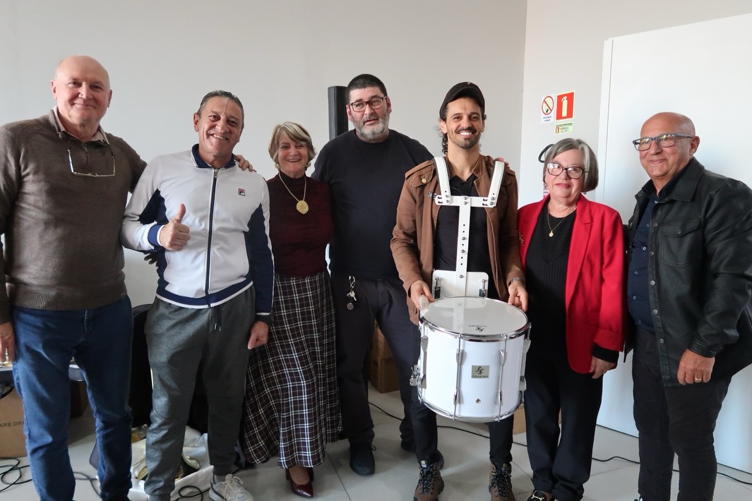Mais investimento na educação e na formação cultural dos nossos estudantes!