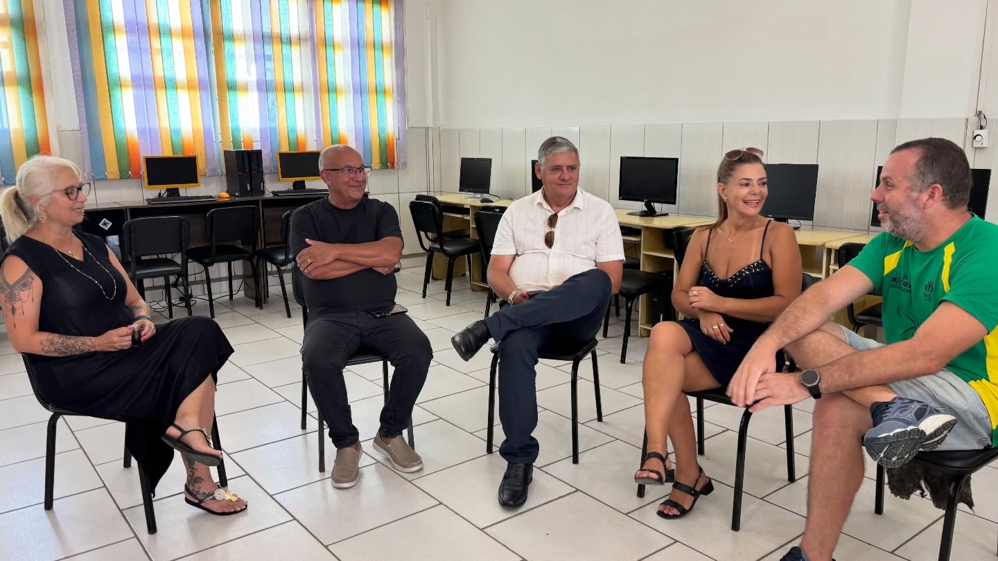 PREFEITO E VICE-PREFEITO VISITAM ESCOLAS DA REDE MUNICIPA