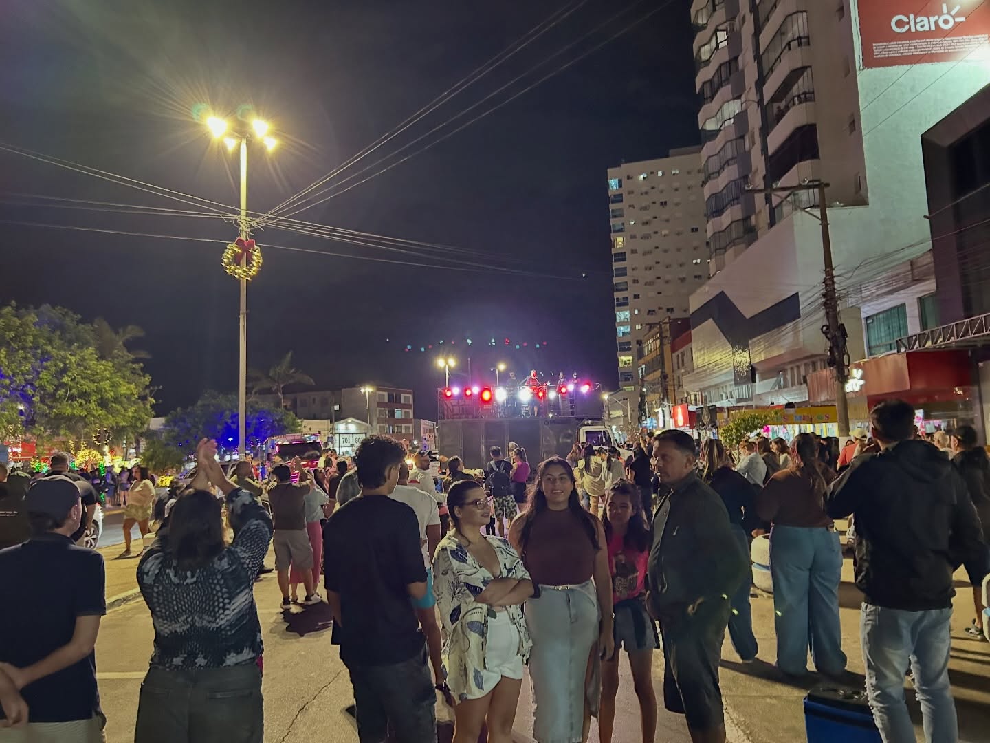 OS SHOWS DE VERÃO AGITARAM O PRIMEIRO SÁBADO DE 2026 EM TRAMANDAÍ! 