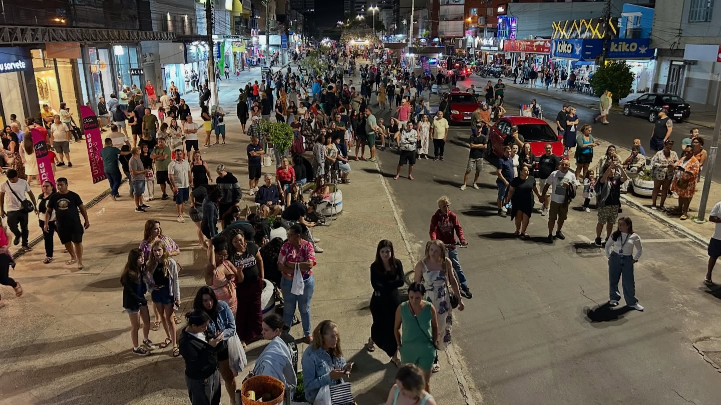 MAIS UM SÁBADO DE MUITA MÚSICA MARCOU O VERÃO EM TRAMANDAÍ