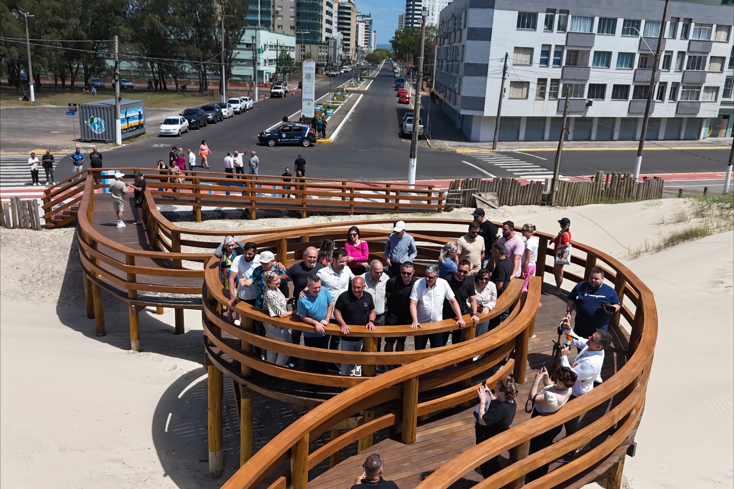NOVO MIRANTE DA BEIRA-MAR É ENTREGUE À COMUNIDADE