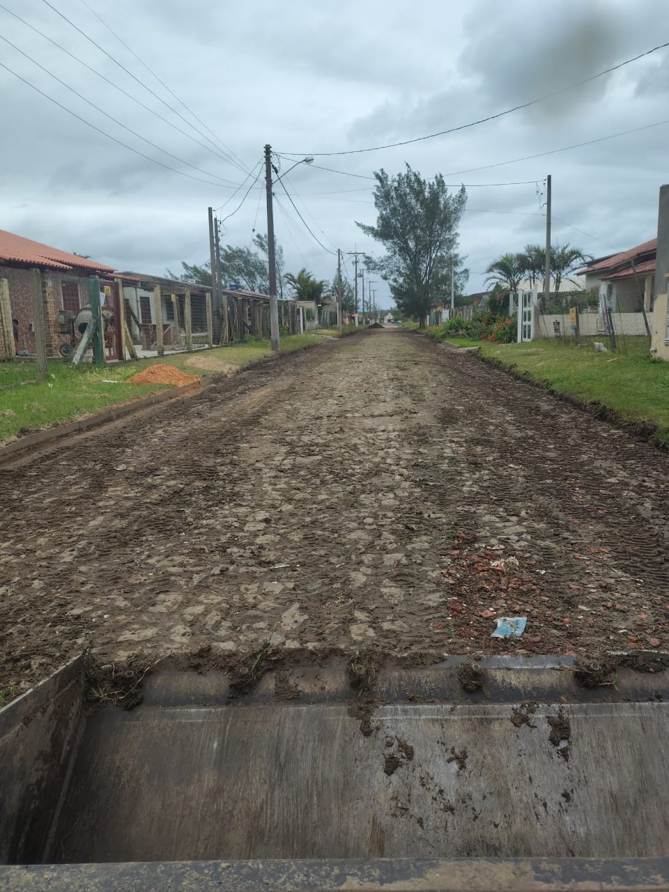 A PREFEITURA DE TRAMANDAÍ SEGUE TRABALHANDO TODOS OS DIAS PARA MANTER NOSSOS BAIRROS LIMPOS, ORGANIZADOS E BEM CUIDADOS!
