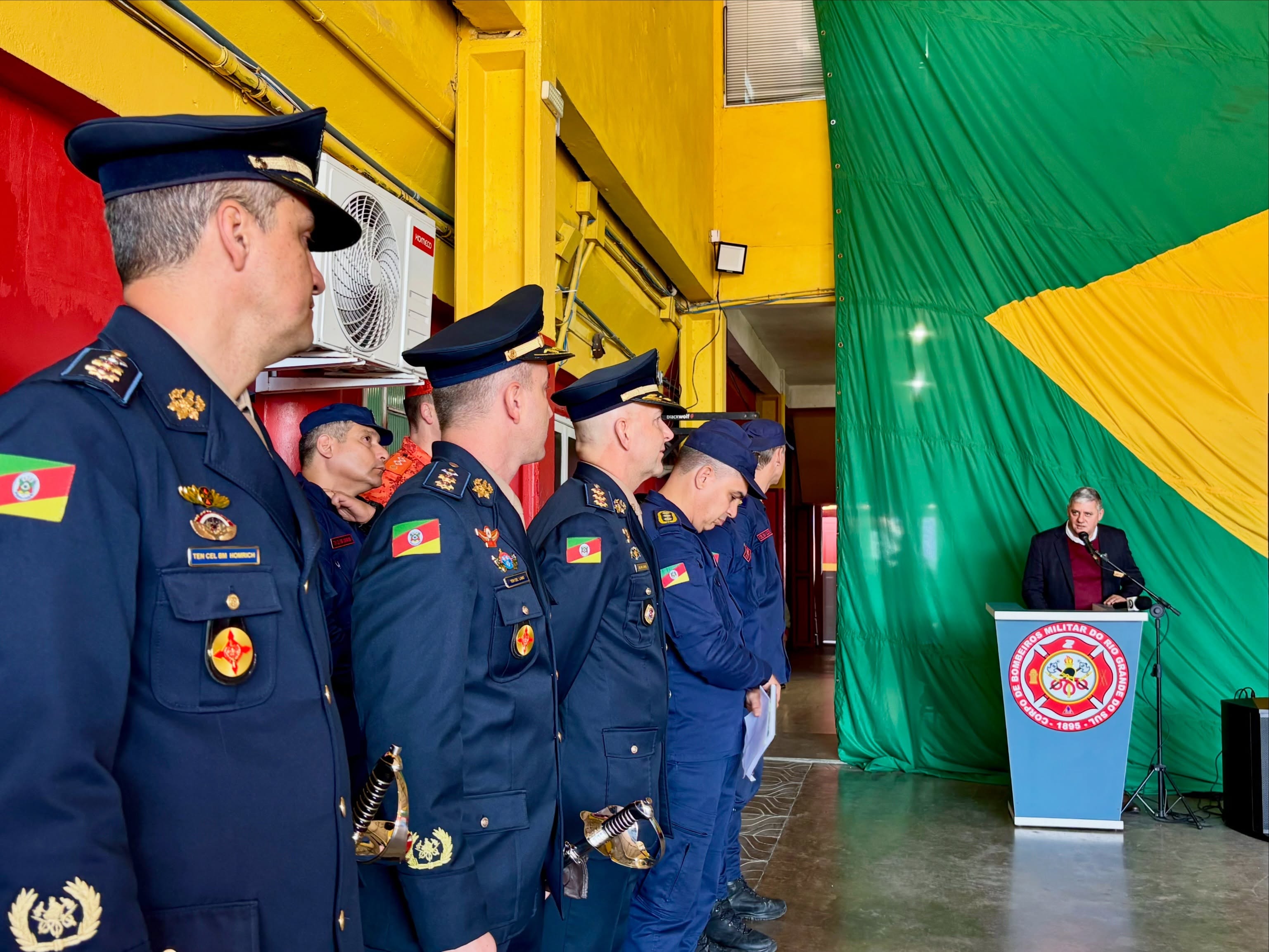 O prefeito em exercício de Tramandaí, Claudiomir da Silva Pedro, participou na manhã da última terça-feira, 16 de junho, da solenidade de Passagem de Comando do 9º Batalhão de Bombeiros Militar. Na oc