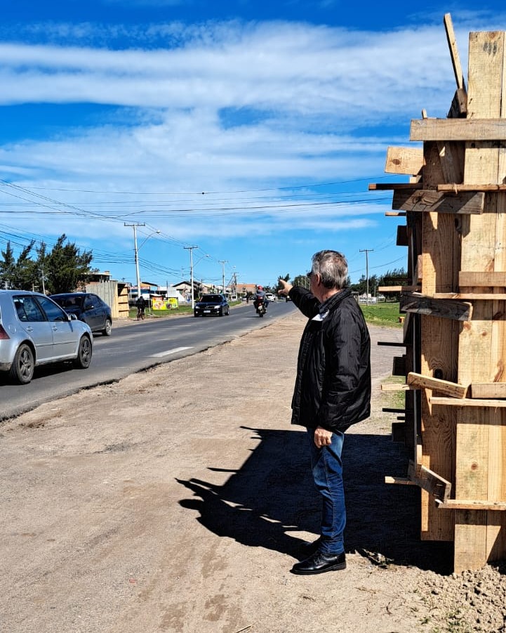 A Prefeitura iniciou a construção de 20 novas paradas de ônibus na Zona Sul.