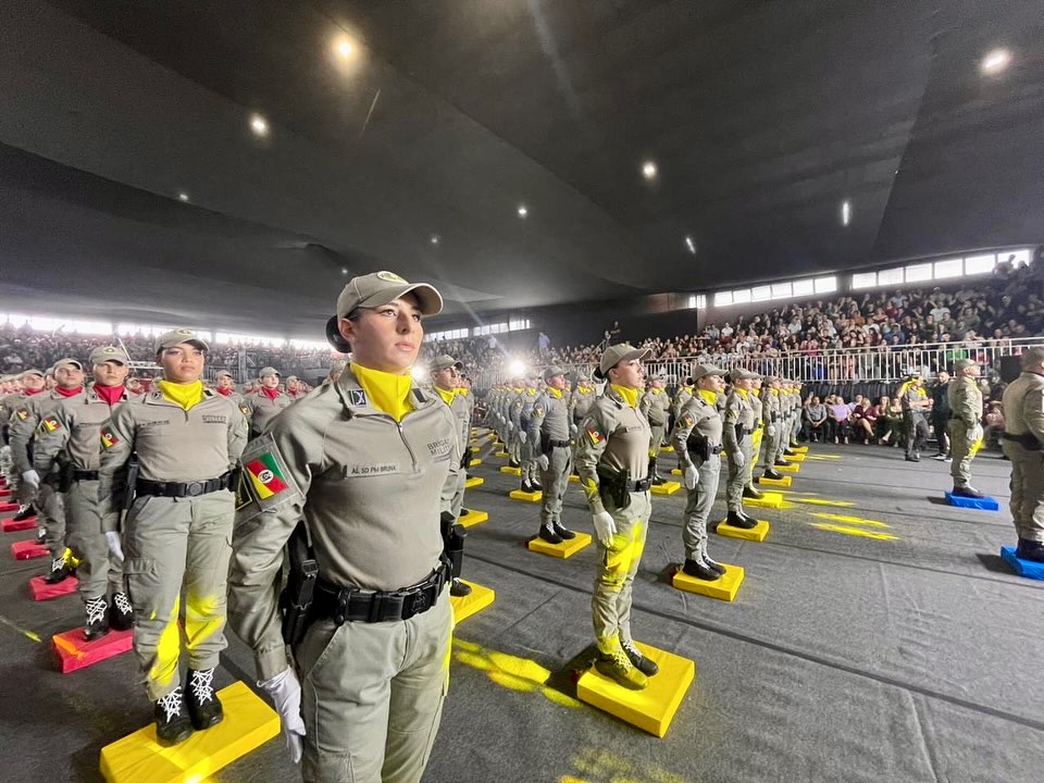 VICE-PREFEITO PARTICIPA DE SOLENIDADE MILITAR DE FORMATURA DA BRIGADA MILITAR