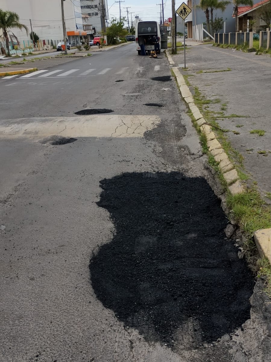CUIDADO COM A CIDADE: SECRETARIA DE OBRAS AVANÇA COM AÇÕES DE MANUTENÇÃO POR TODA TRAMANDAÍ