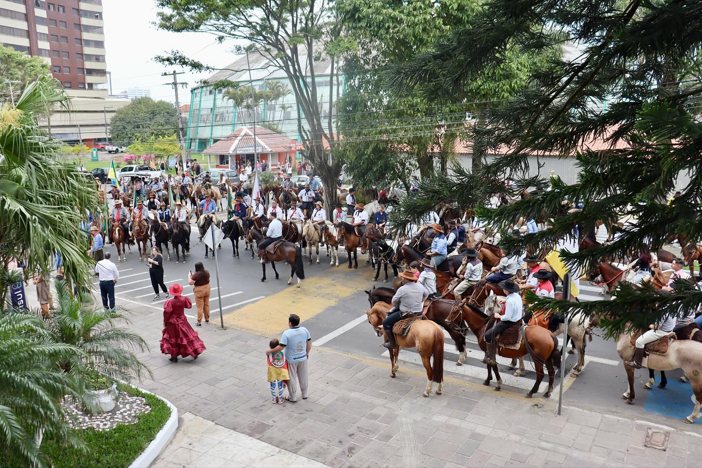 TRAMANDAÍ CELEBROU COM ORGULHO O 20 DE SETEMBRO!