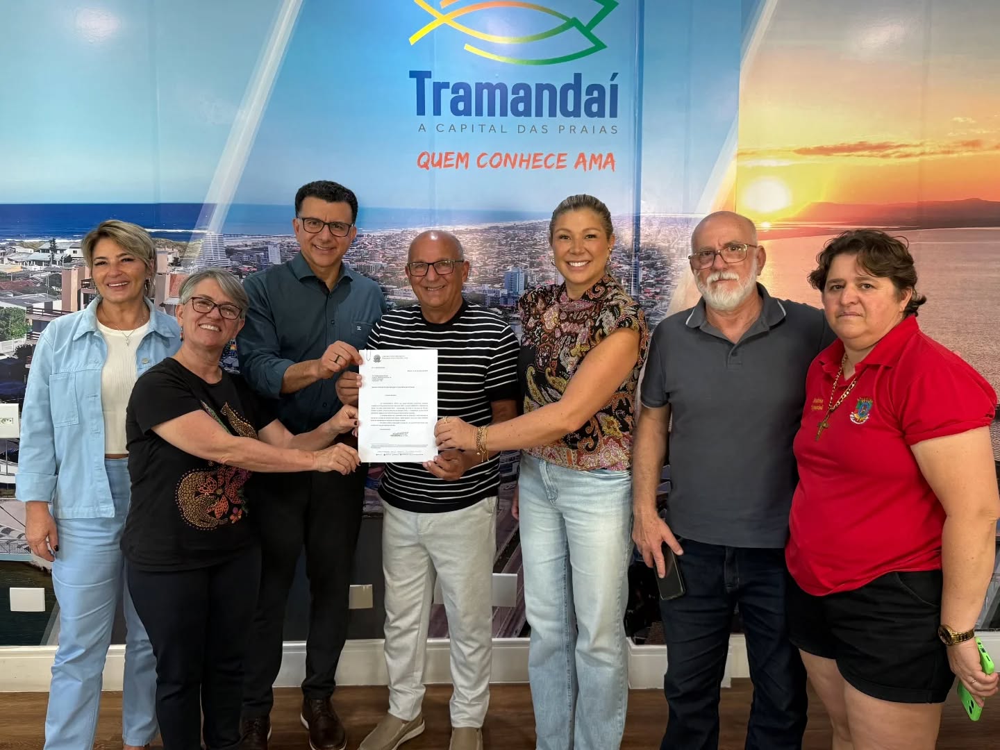 Na tarde desta sexta-feira (13/03), o prefeito Juarezinho e a secretária municipal de Saúde, Carin Meyer, receberam o deputado estadual Jeferson Fernandes (PT) para a entrega de uma emenda parlamentar destinada à área da saúde.