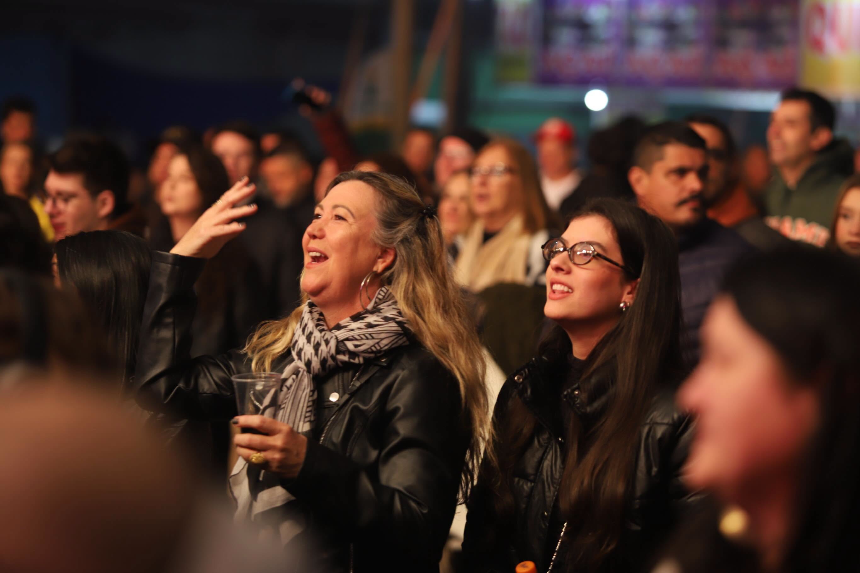 O palco da 34ª Festa Nacional do Peixe já está em clima de muita música!