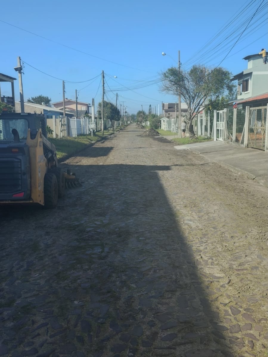 A PREFEITURA DE TRAMANDAÍ SEGUE TRABALHANDO TODOS OS DIAS PARA MANTER NOSSOS BAIRROS LIMPOS, ORGANIZADOS E BEM CUIDADOS!