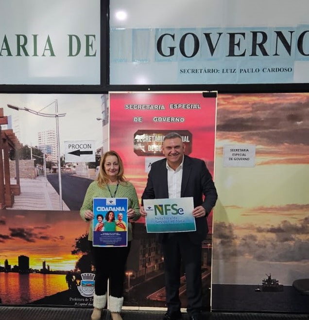 NESTA TARDE, O SECRETÁRIO ESPECIAL DE GOVERNO, LUIS PAULO, ESTEVE REUNIDO COM ROSANE MEDIDA, REPRESENTANTE FISCAL DA RECEITA FEDERAL EM TRAMANDAÍ.