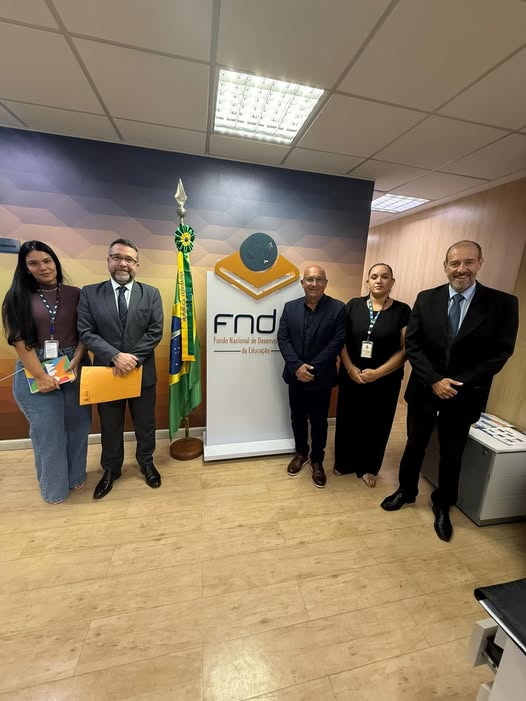 PREFEITO JUAREZINHO E SECRETÁRIO DA FAZENDA PARTICIPAM DE REUNIÃO NO FNDE EM BRASÍLIA