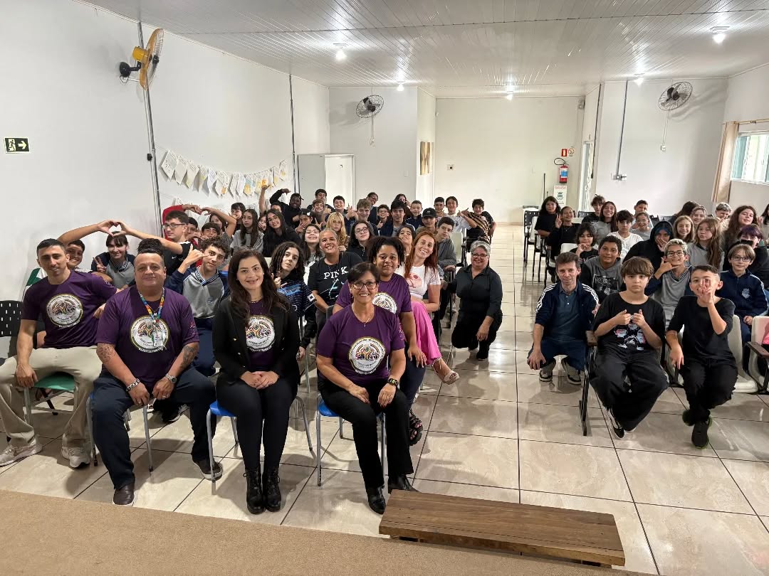 A Secretaria de Direitos Humanos, Igualdade Racial e Diversidade iniciou um trabalho nas escolas do município, levando a apresentação da pasta e promovendo conversas sobre pautas importantes com os alunos.