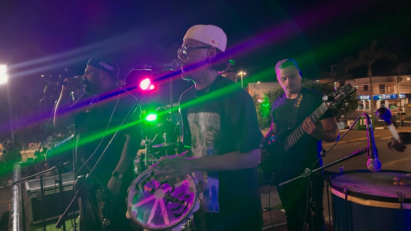 MAIS UM SÁBADO DE MUITA MÚSICA MARCOU O VERÃO EM TRAMANDAÍ